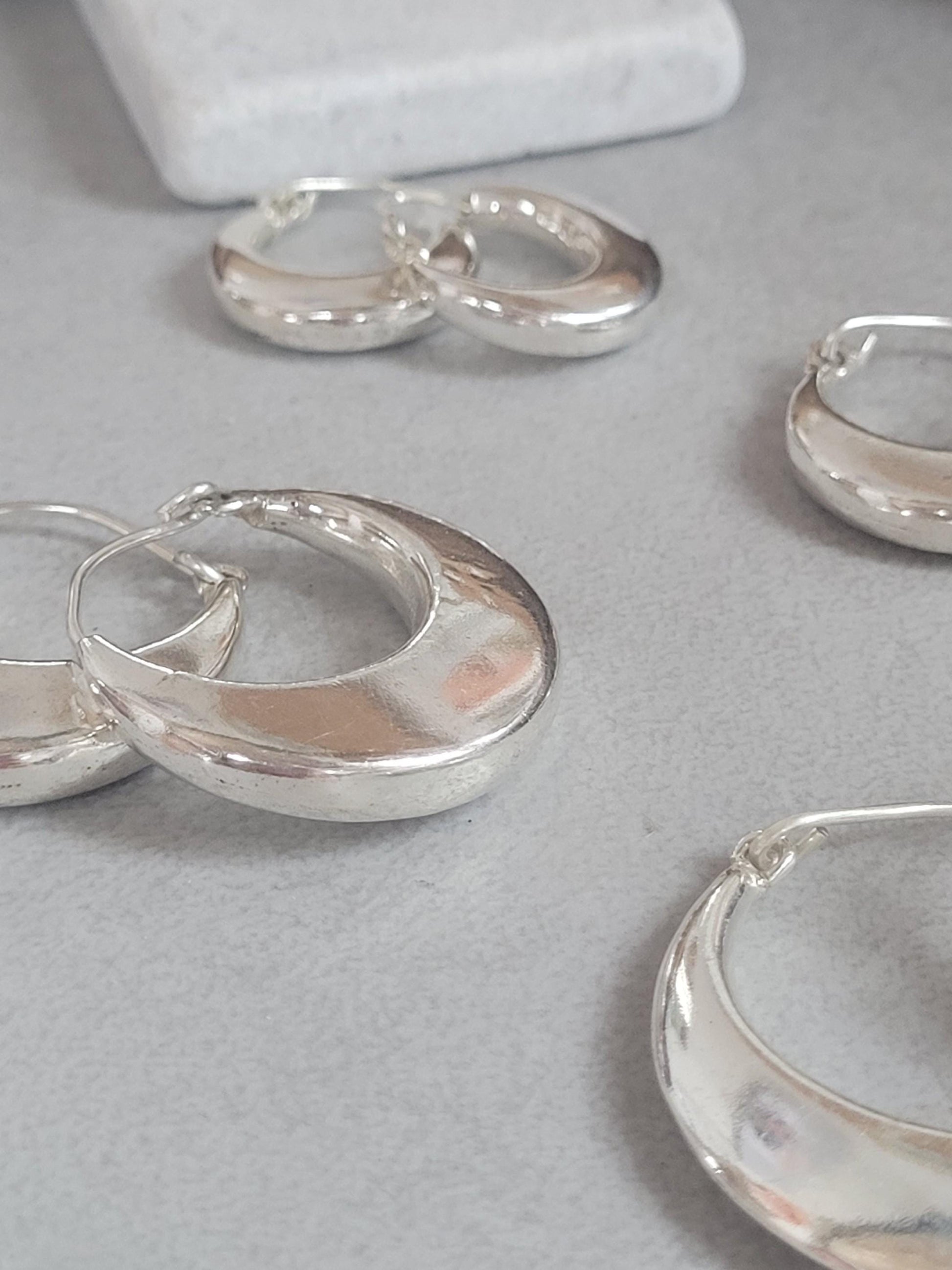 Silver simple hoop earrings: Minimalist jewellery
