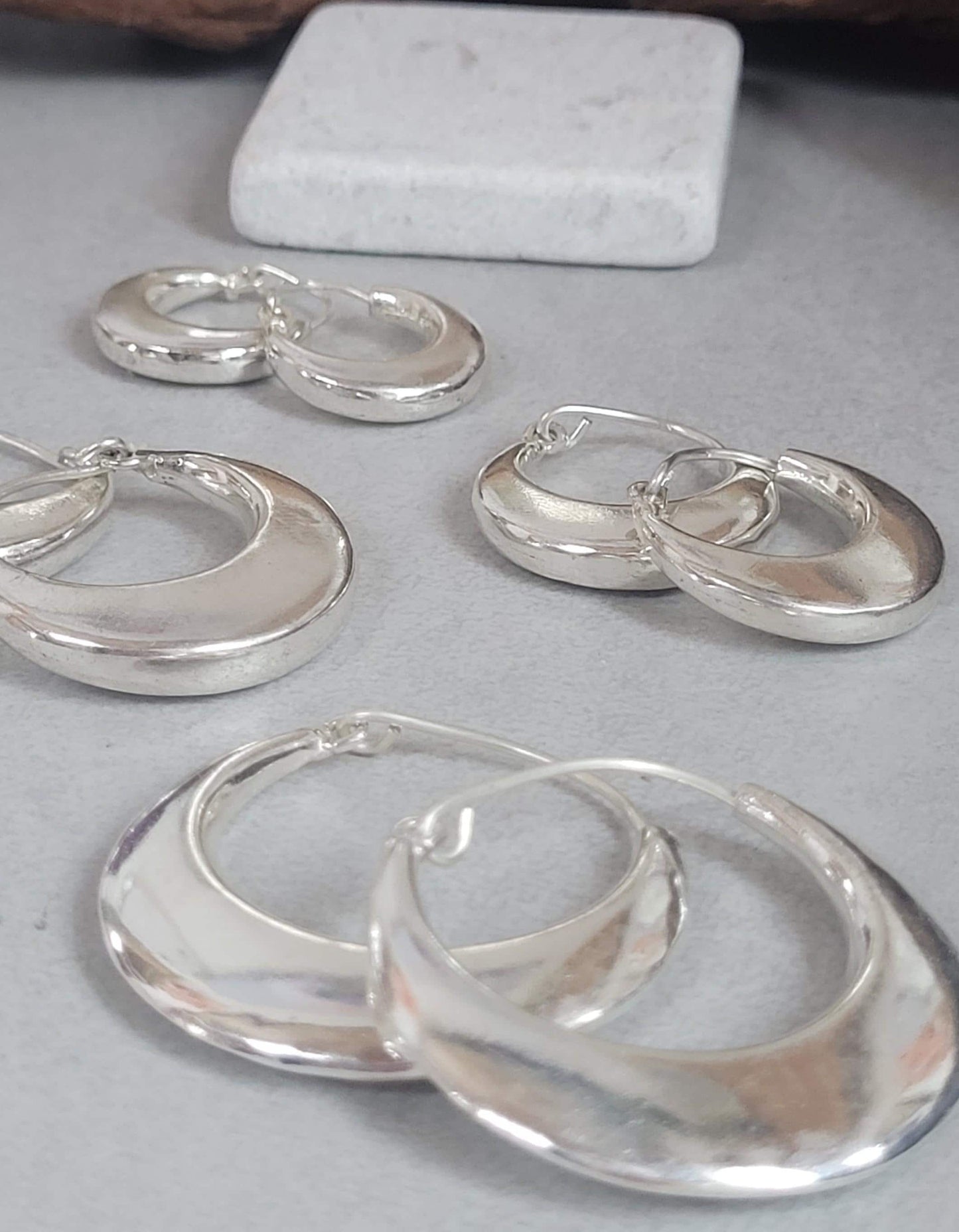 Silver simple hoop earrings: Minimalist jewellery