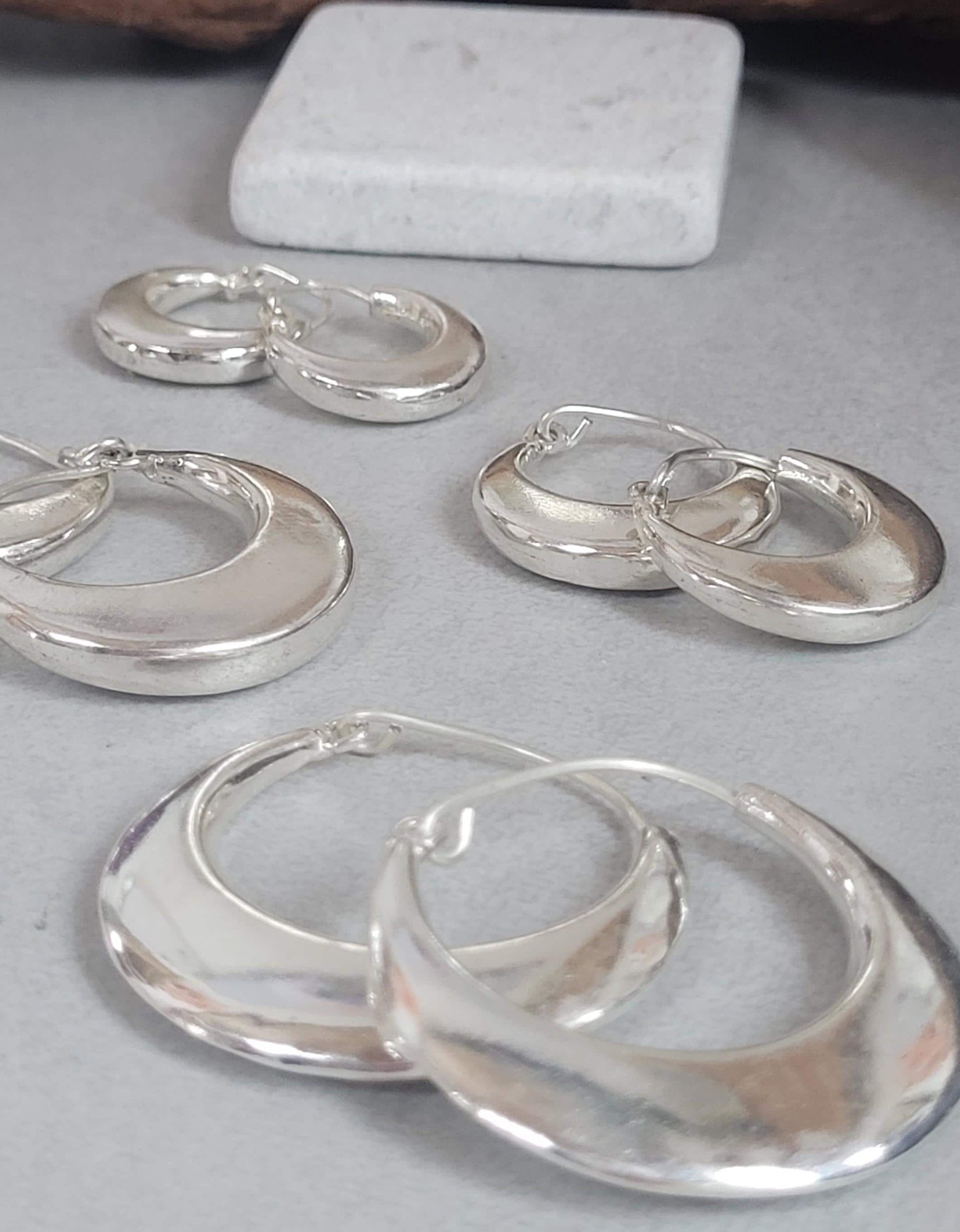 Silver simple hoop earrings: Minimalist jewellery
