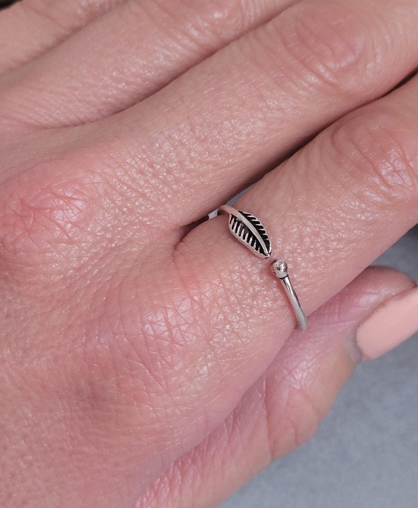 Simple silver feather ring / Minimalist jewelry