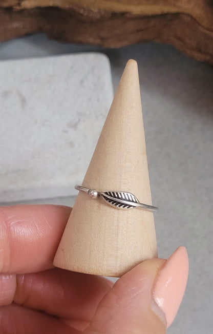 Simple silver feather ring / Minimalist jewelry