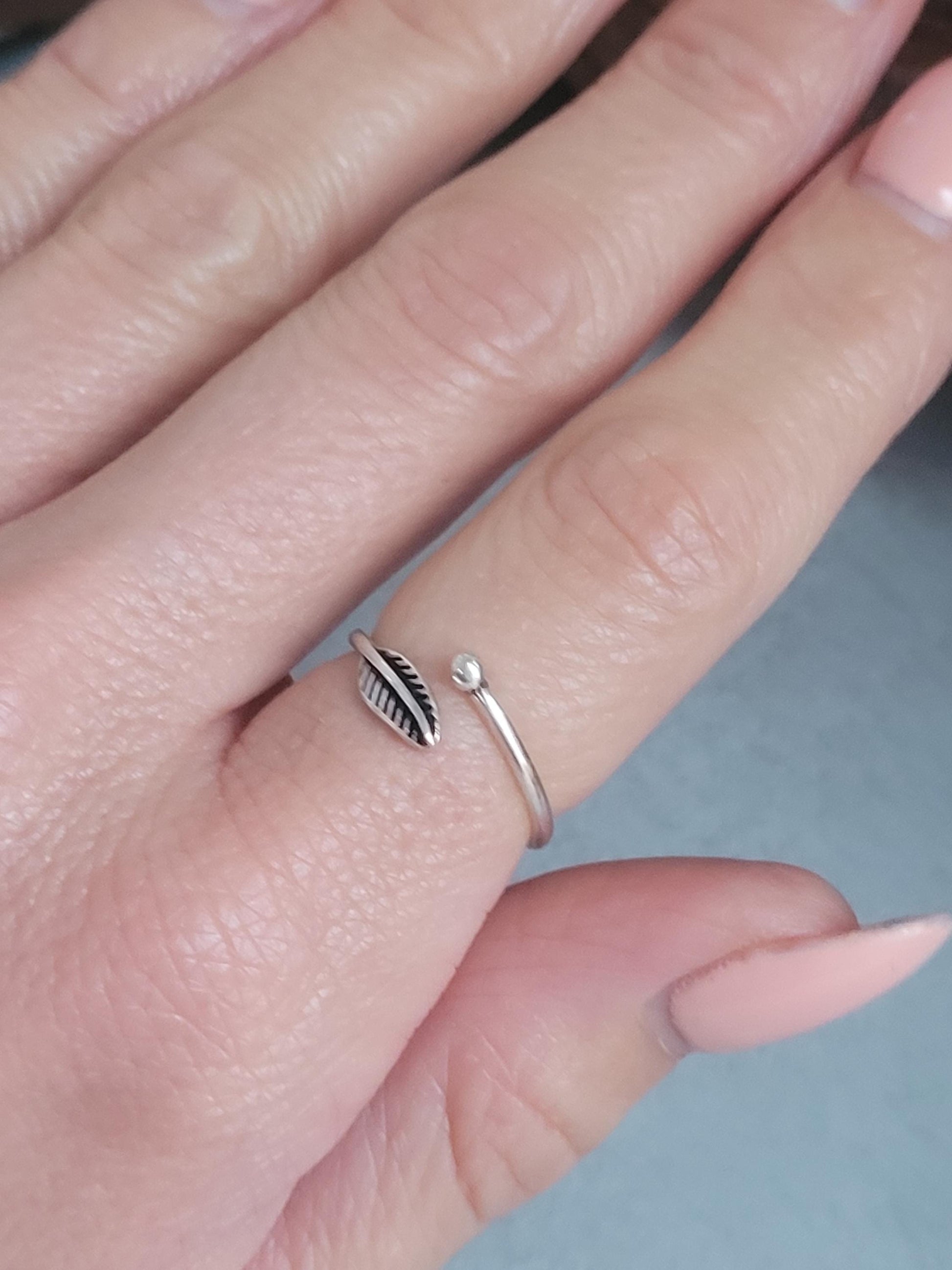 Simple silver feather ring / Minimalist jewelry
