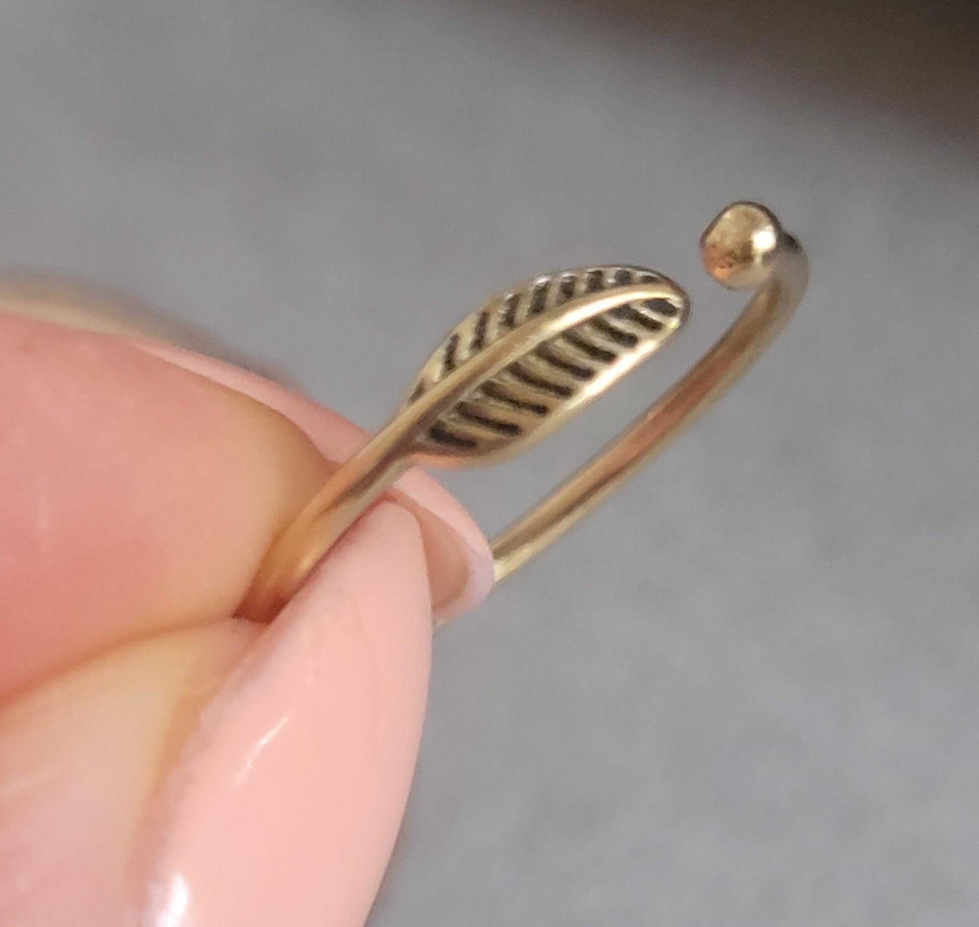 Simple brass feather ring / Minimalist jewelry / Stackable jewelry