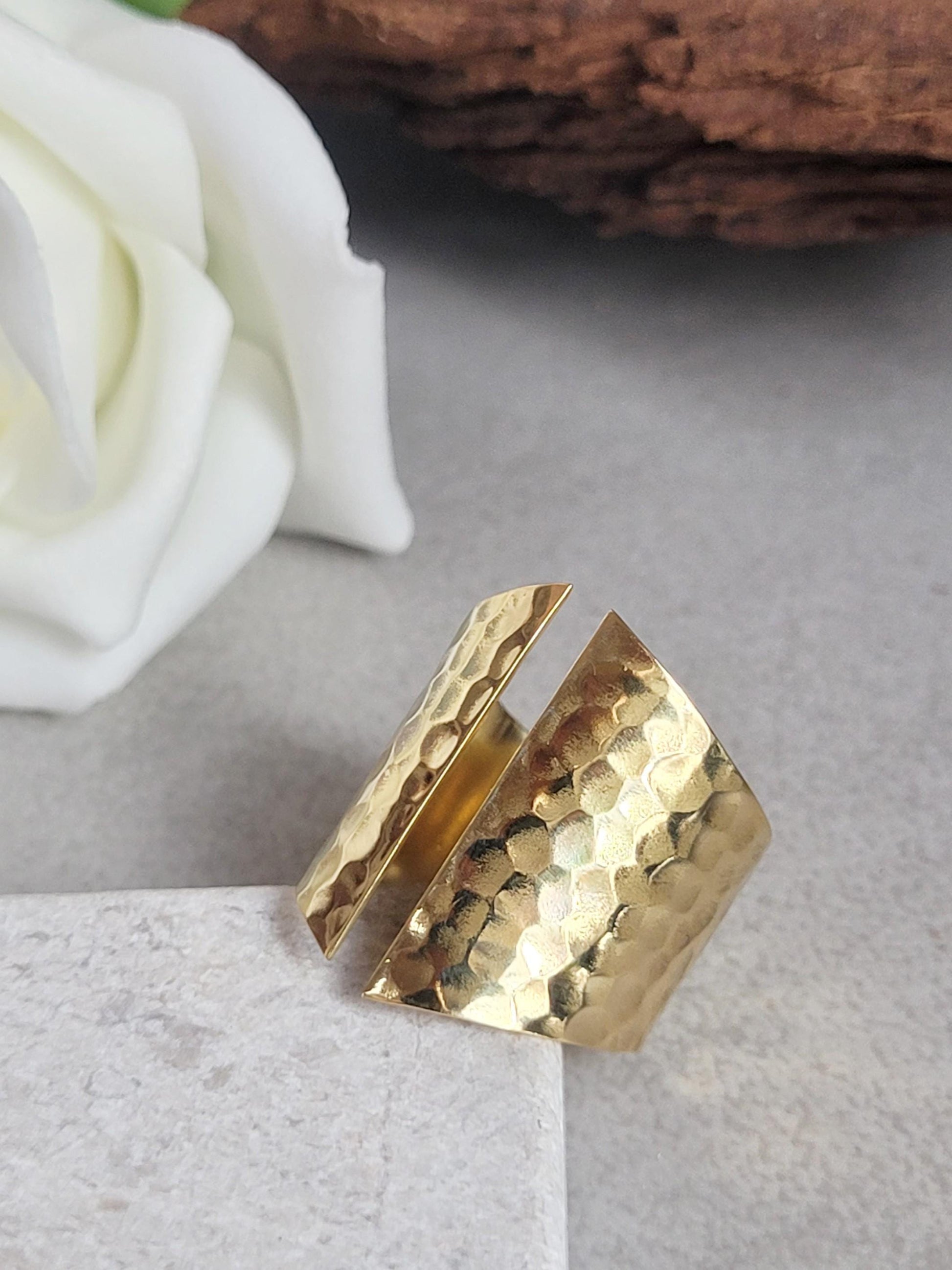 Brass hammered statement ring / Adjustable gold ring / Minimalist jewelry