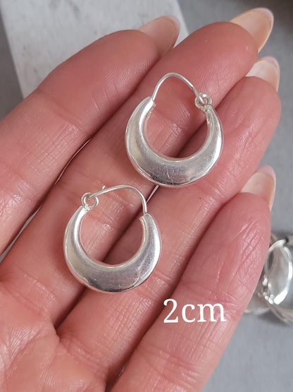 Silver simple hoop earrings: Minimalist jewellery