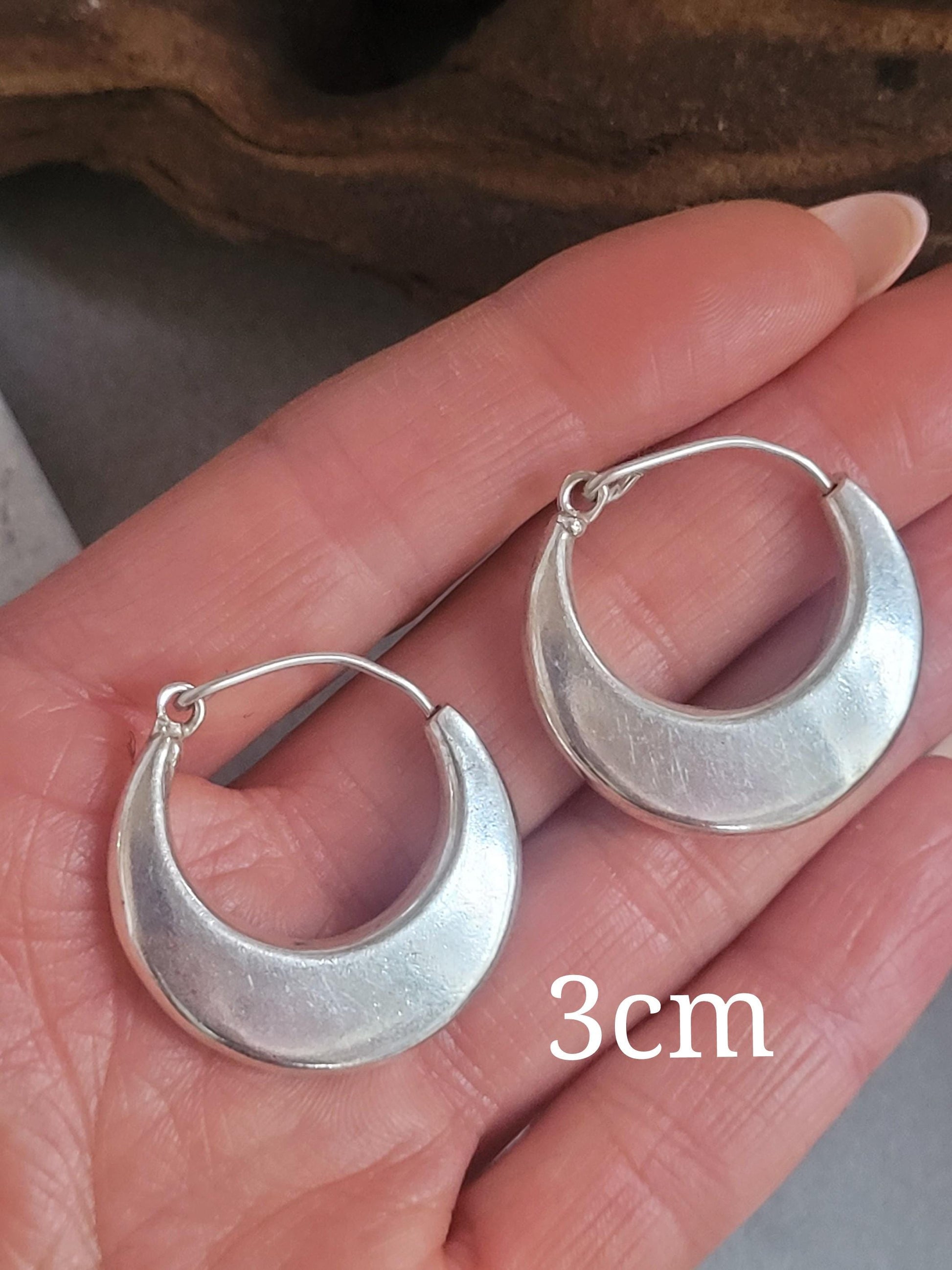 Silver simple hoop earrings: Minimalist jewellery