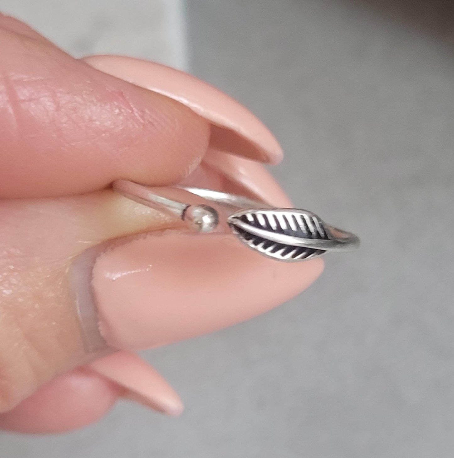 Simple silver feather ring / Minimalist jewelry