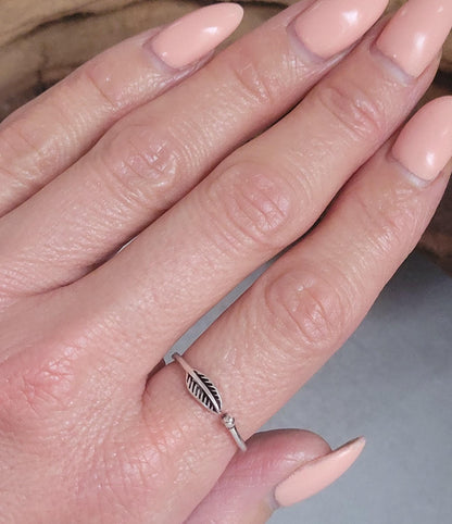Simple silver feather ring / Minimalist jewelry