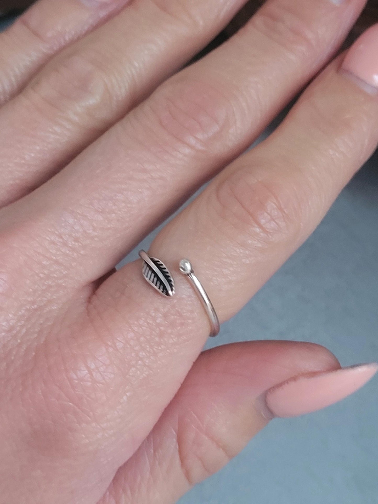 Simple silver feather ring / Minimalist jewelry
