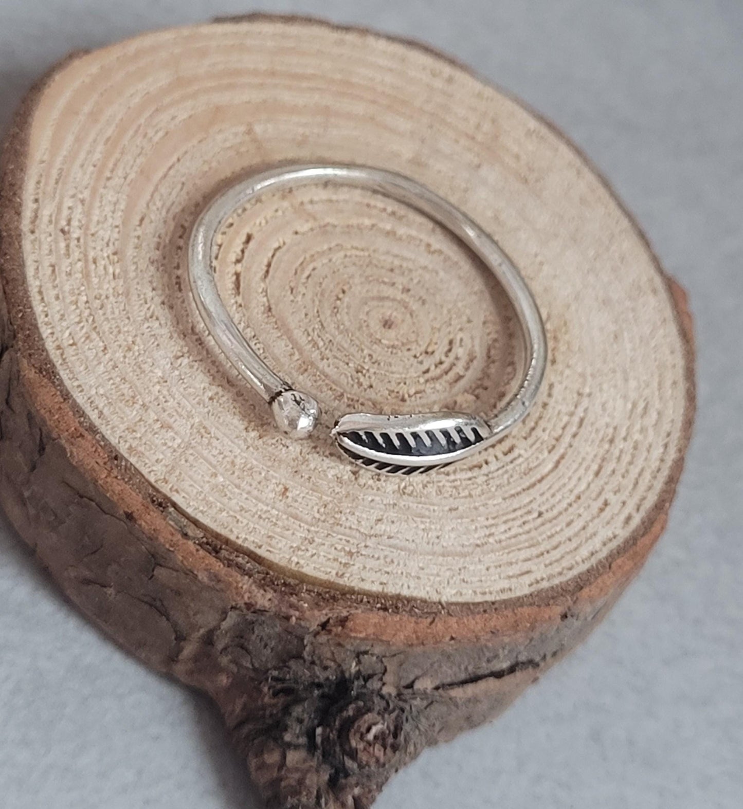 Simple silver feather ring / Minimalist jewelry
