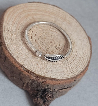 Simple silver feather ring / Minimalist jewelry
