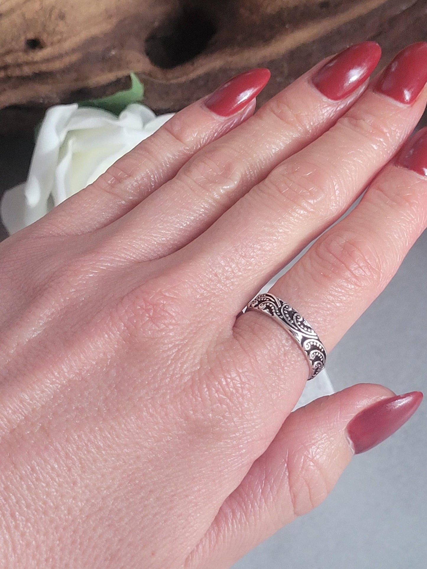 Silver floral ring: silver simple ring / Nature-inspired