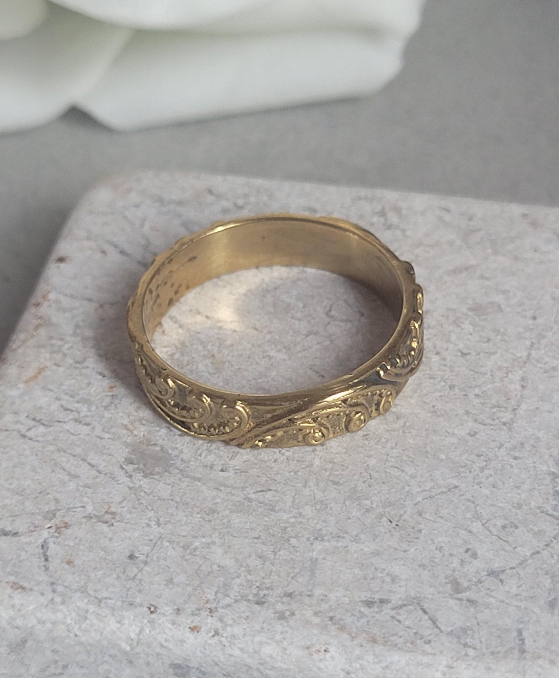 Brass floral ring: silver simple ring / Nature-inspired / Hypoallergenic golden jewelry