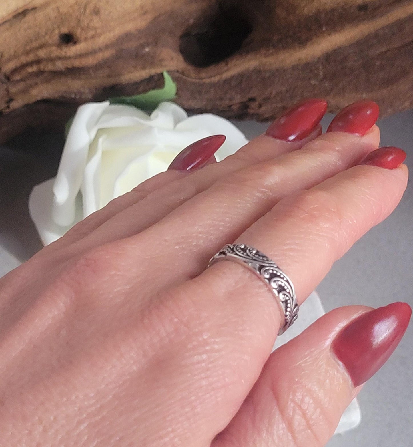 Silver floral ring: silver simple ring / Nature-inspired