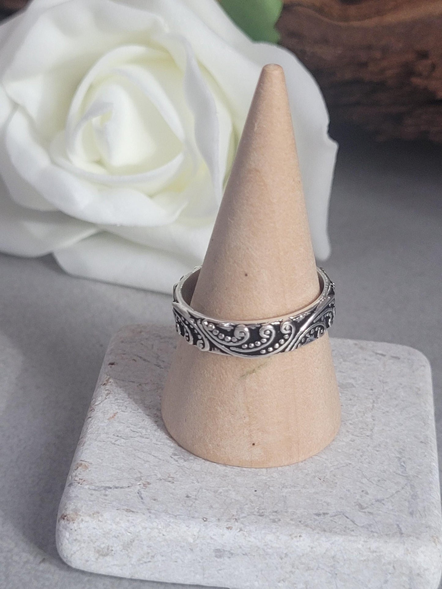 Silver floral ring: silver simple ring / Nature-inspired
