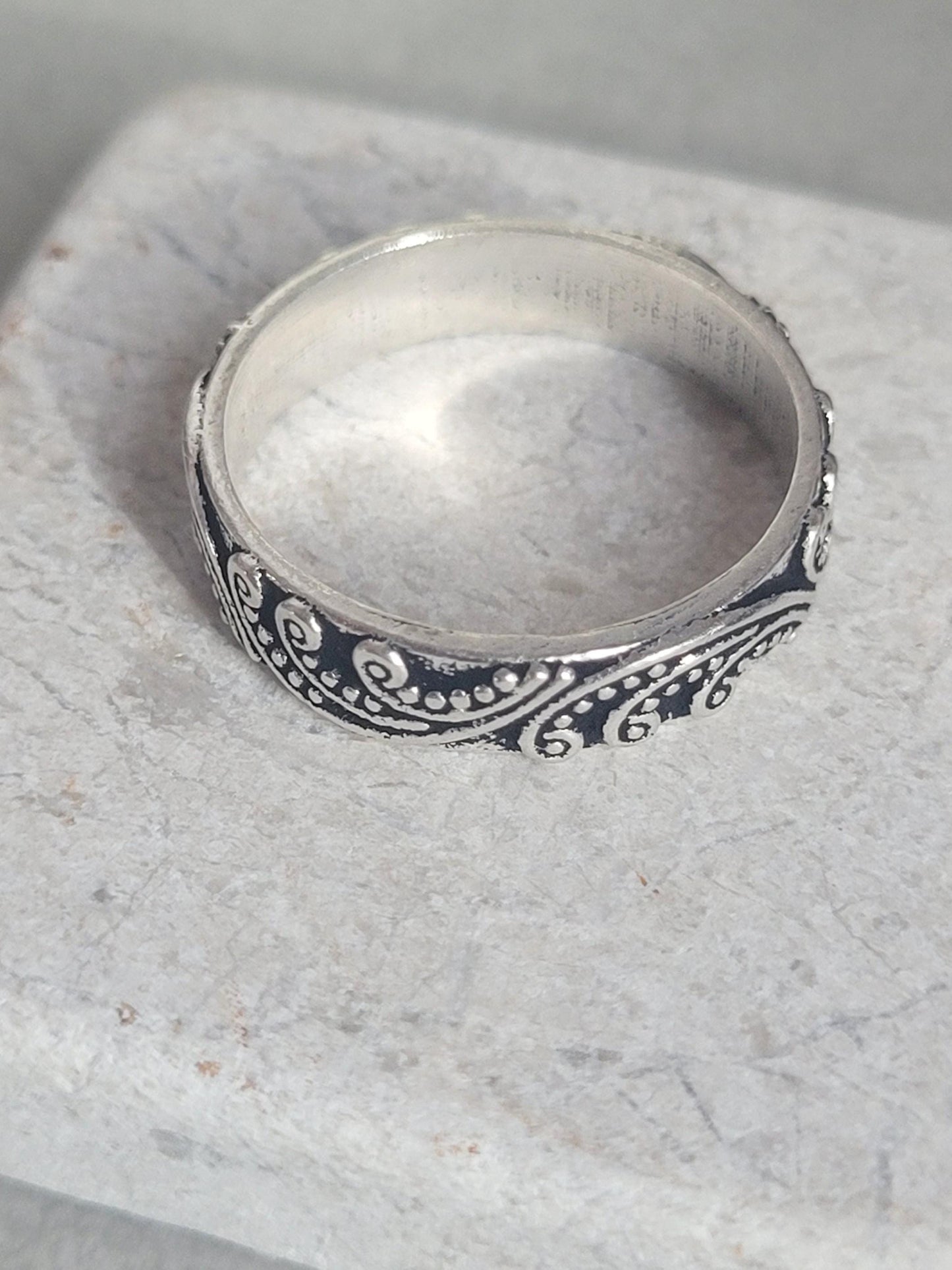 Silver floral ring: silver simple ring / Nature-inspired