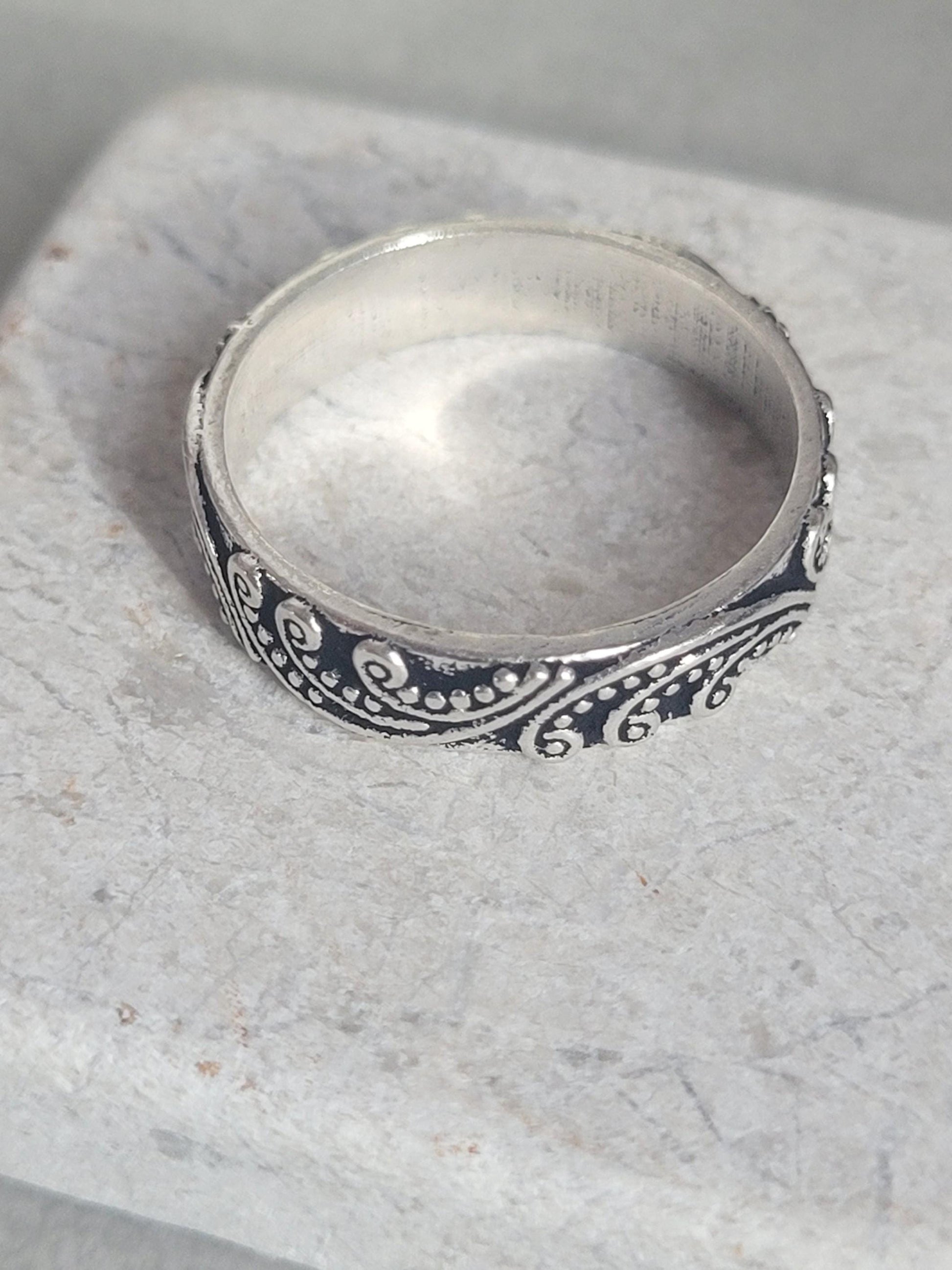 Silver floral ring: silver simple ring / Nature-inspired