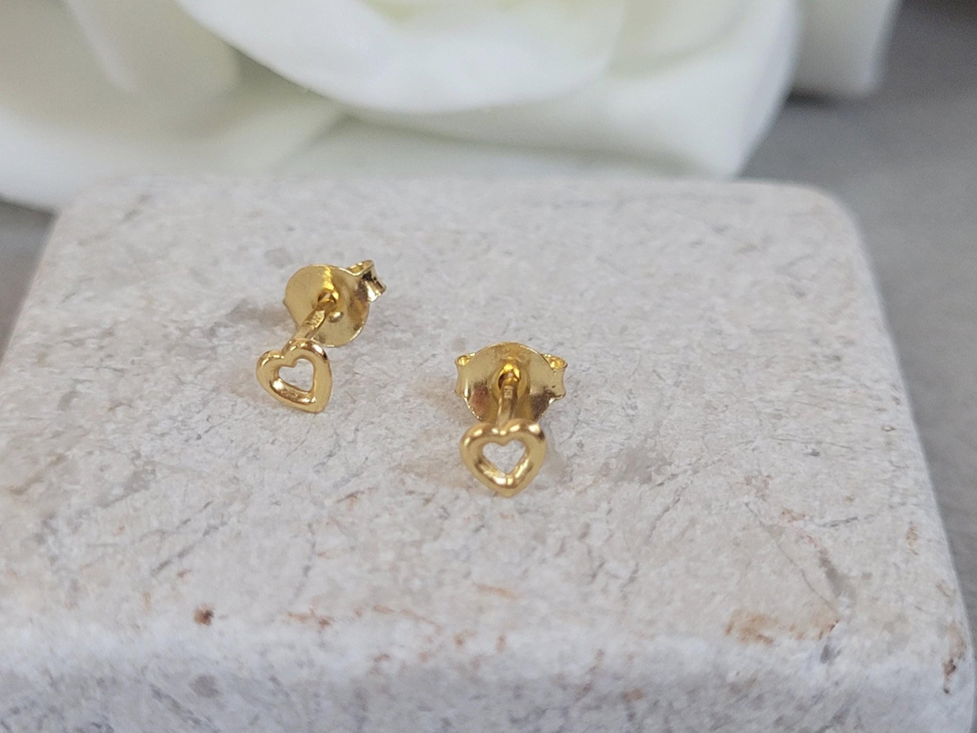 18k gold plated heart earrings / Cute gift for her / Gold jewelry