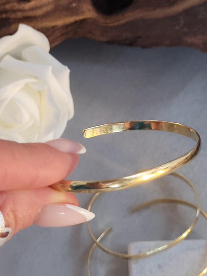 Simple brass bangles / Set of three bracelets