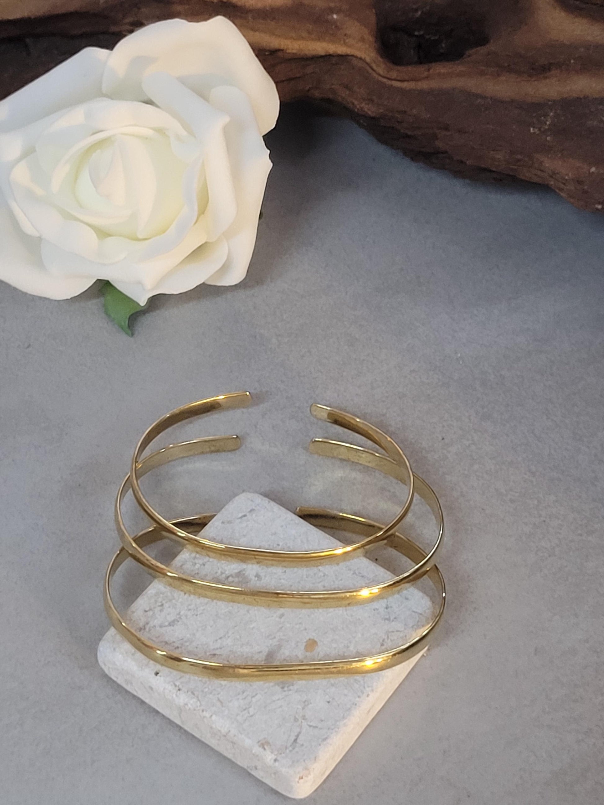Simple brass bangles / Set of three bracelets