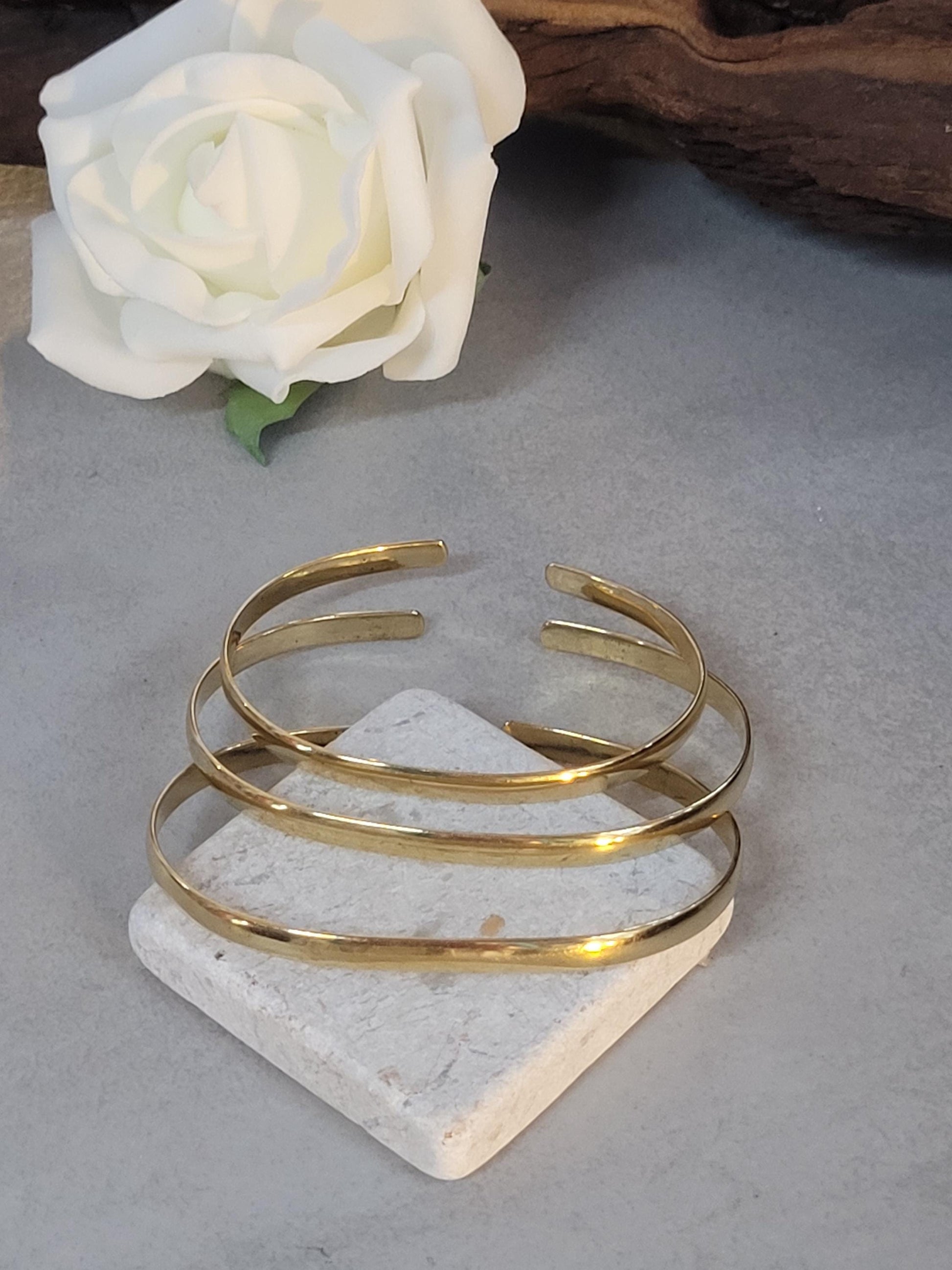 Simple brass bangles / Set of three bracelets