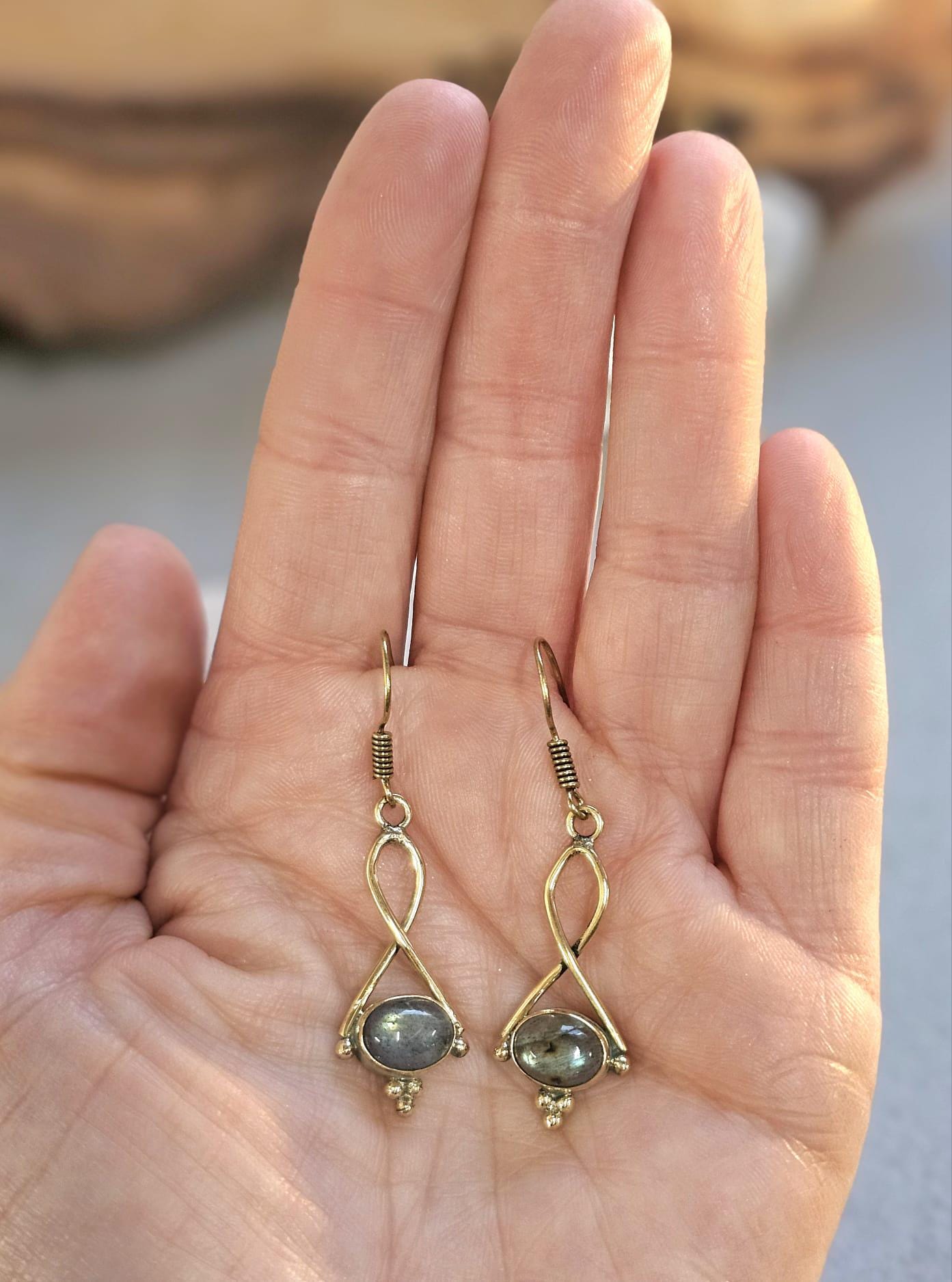 Dainty gold dangle earrings / Minimalistic jewelry