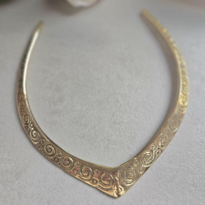 Raw Brass Choker Necklace – Engraved Swirl Statement Collar – Boho Tribal Jewellery – Nickel & Lead Free Hypoallergenic Gift for Her