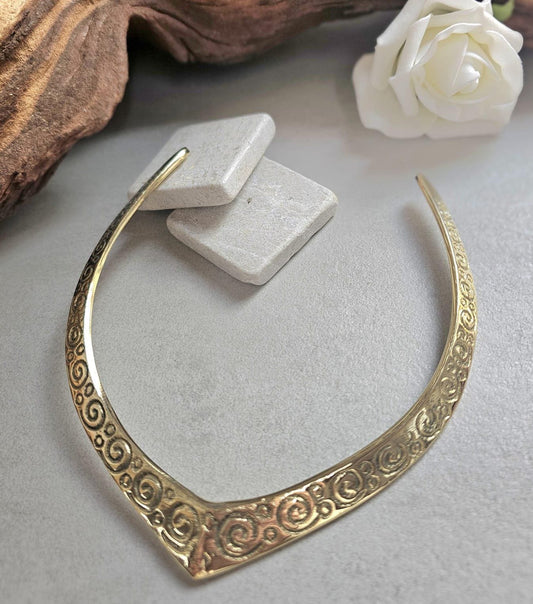Raw Brass Choker Necklace – Engraved Swirl Statement Collar – Boho Tribal Jewellery – Nickel & Lead Free Hypoallergenic Gift for Her