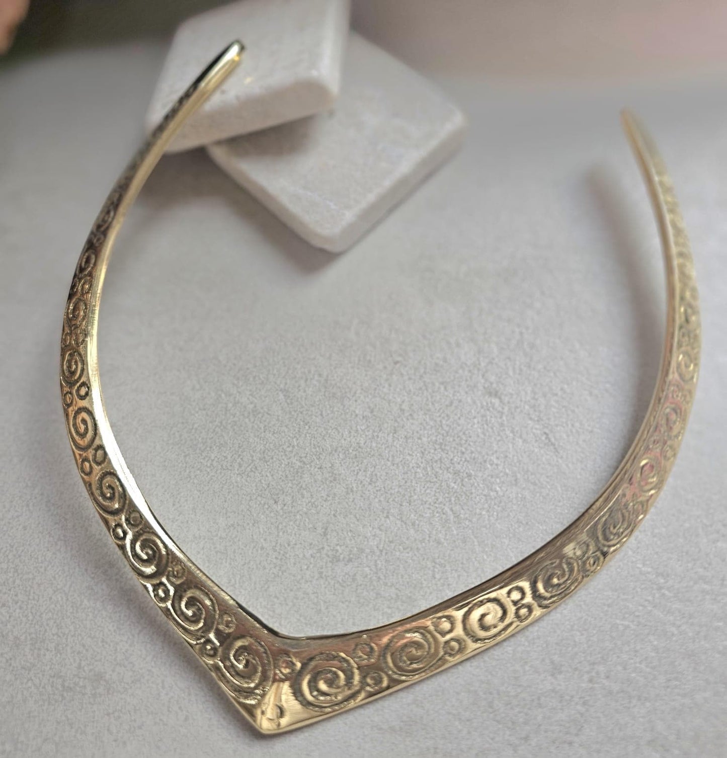 Raw Brass Choker Necklace – Engraved Swirl Statement Collar – Boho Tribal Jewellery – Nickel & Lead Free Hypoallergenic Gift for Her