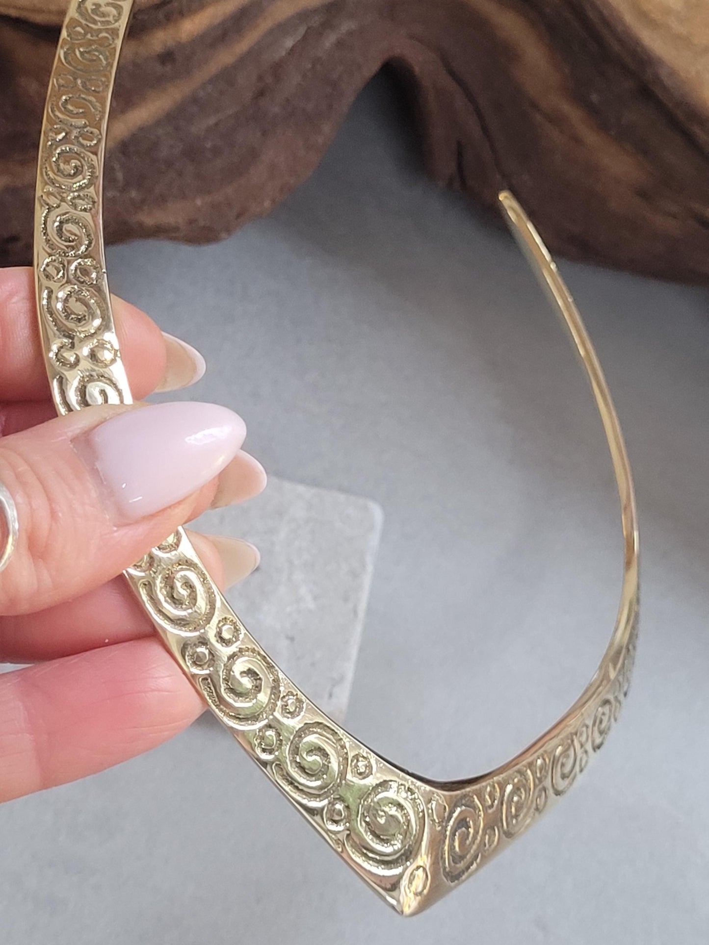 Raw Brass Choker Necklace – Engraved Swirl Statement Collar – Boho Tribal Jewellery – Nickel & Lead Free Hypoallergenic Gift for Her