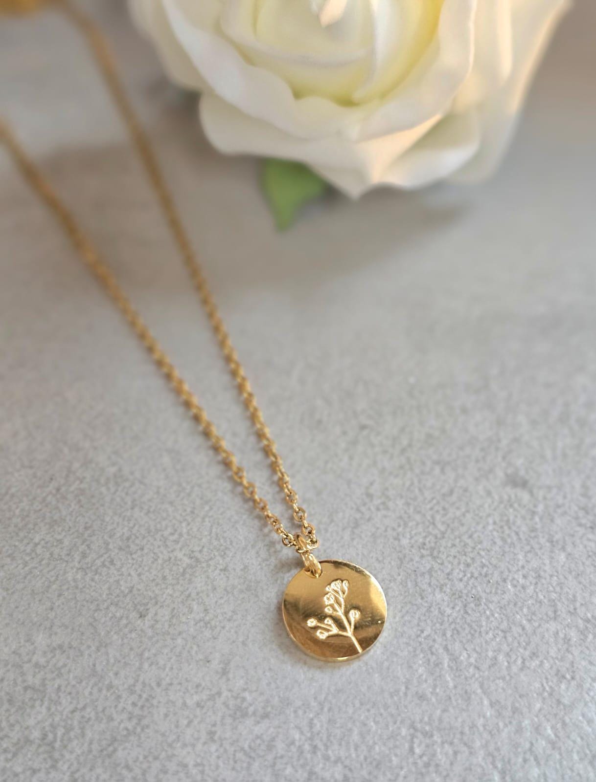 Stainless Steel Botanical Disc Necklace – Gold Minimal Flower Pendant – Waterproof Dainty Layering Necklace – Everyday Jewellery Gift for He