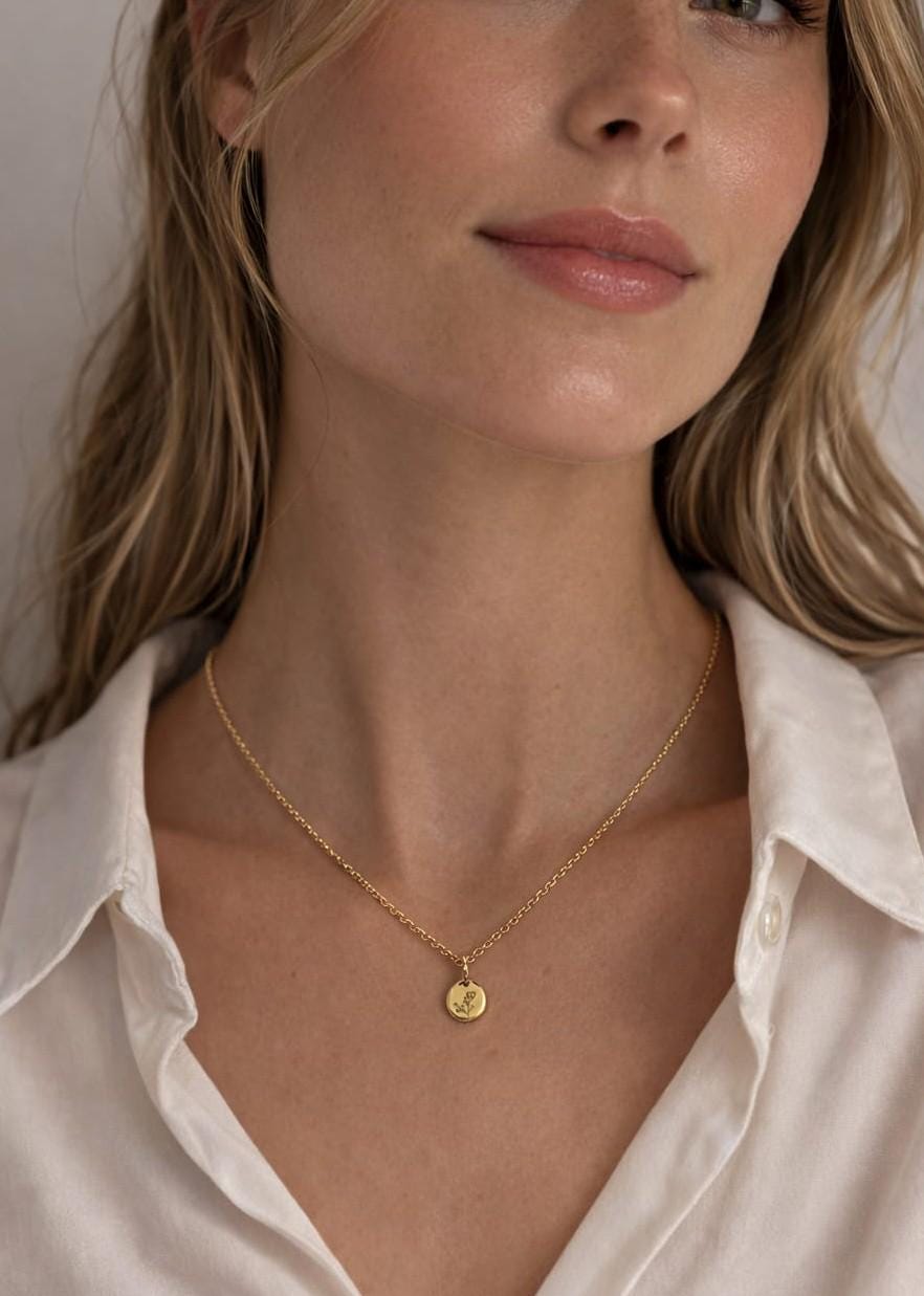 Stainless Steel Botanical Disc Necklace – Gold Minimal Flower Pendant – Waterproof Dainty Layering Necklace – Everyday Jewellery Gift for He
