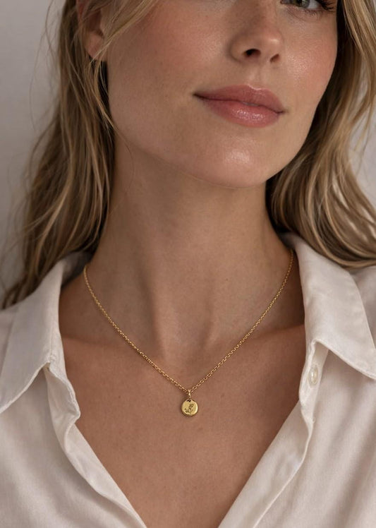 Stainless Steel Botanical Disc Necklace – Gold Minimal Flower Pendant – Waterproof Dainty Layering Necklace – Everyday Jewellery Gift for He