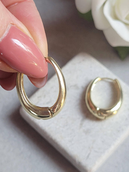 18K Gold Plated Hoop Earrings | Lightweight Chunky Huggie Hoops | Minimalist Everyday Gold Earrings | Small Oval Hoops | Gift for Her