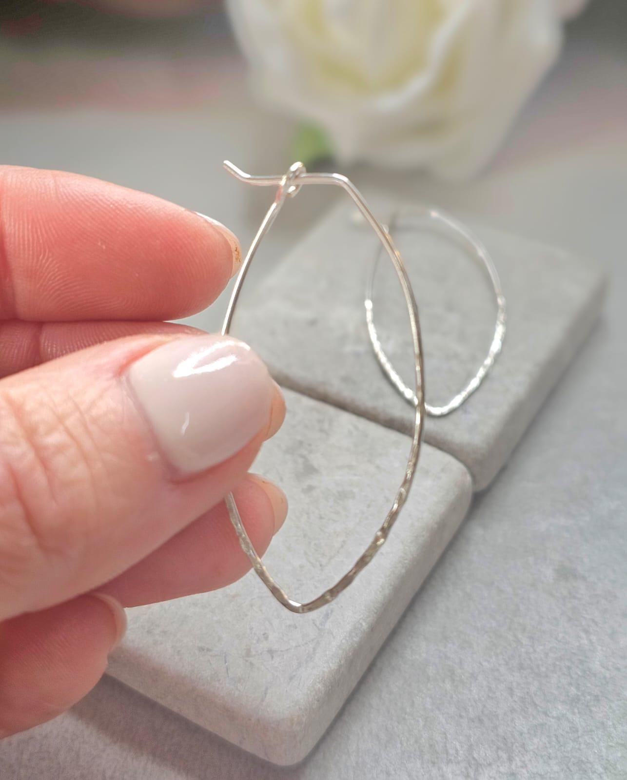 Silver Hoop Earrings, Lightweight Hammered Hoops, Minimalist Silver Earrings, Geometric Oval Hoops, Everyday Jewellery, Gift for Her