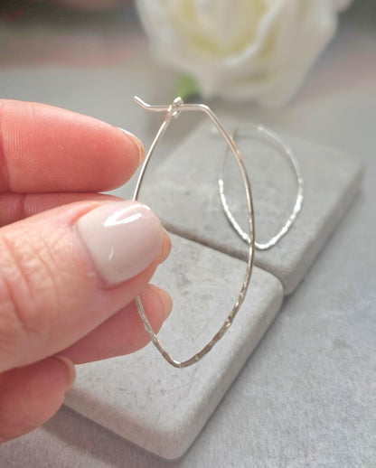 Silver Hoop Earrings, Lightweight Hammered Hoops, Minimalist Silver Earrings, Geometric Oval Hoops, Everyday Jewellery, Gift for Her