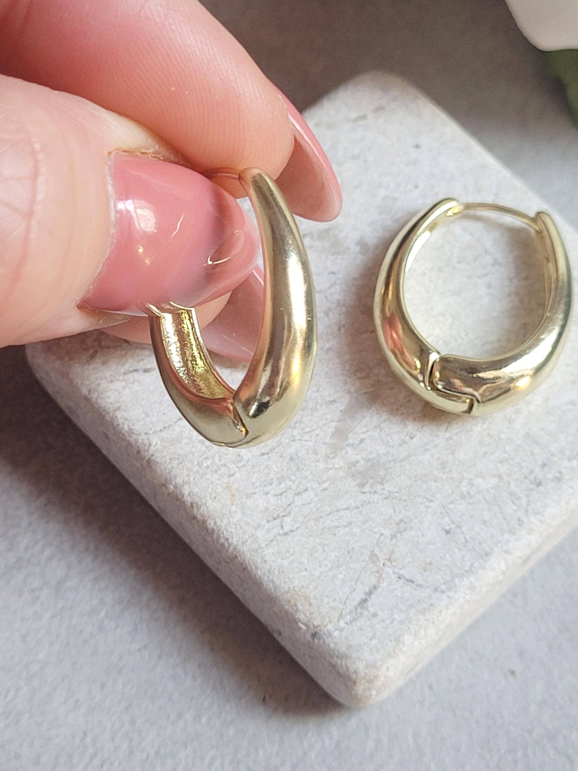 18K Gold Plated Hoop Earrings | Lightweight Chunky Huggie Hoops | Minimalist Everyday Gold Earrings | Small Oval Hoops | Gift for Her
