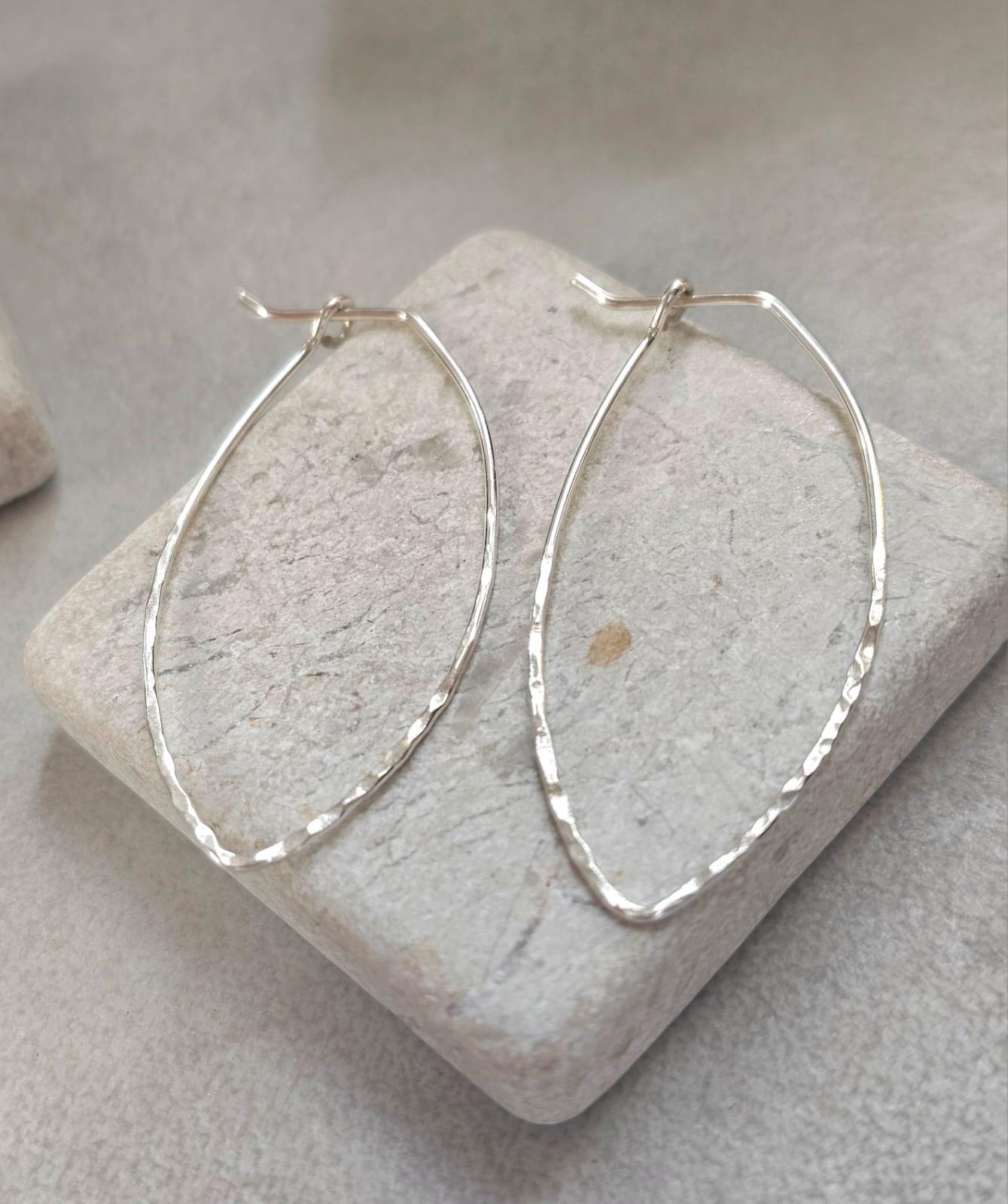 Silver Hoop Earrings, Lightweight Hammered Hoops, Minimalist Silver Earrings, Geometric Oval Hoops, Everyday Jewellery, Gift for Her