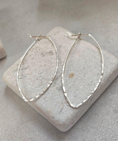 Silver Hoop Earrings, Lightweight Hammered Hoops, Minimalist Silver Earrings, Geometric Oval Hoops, Everyday Jewellery, Gift for Her