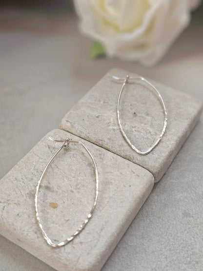 Silver Hoop Earrings, Lightweight Hammered Hoops, Minimalist Silver Earrings, Geometric Oval Hoops, Everyday Jewellery, Gift for Her