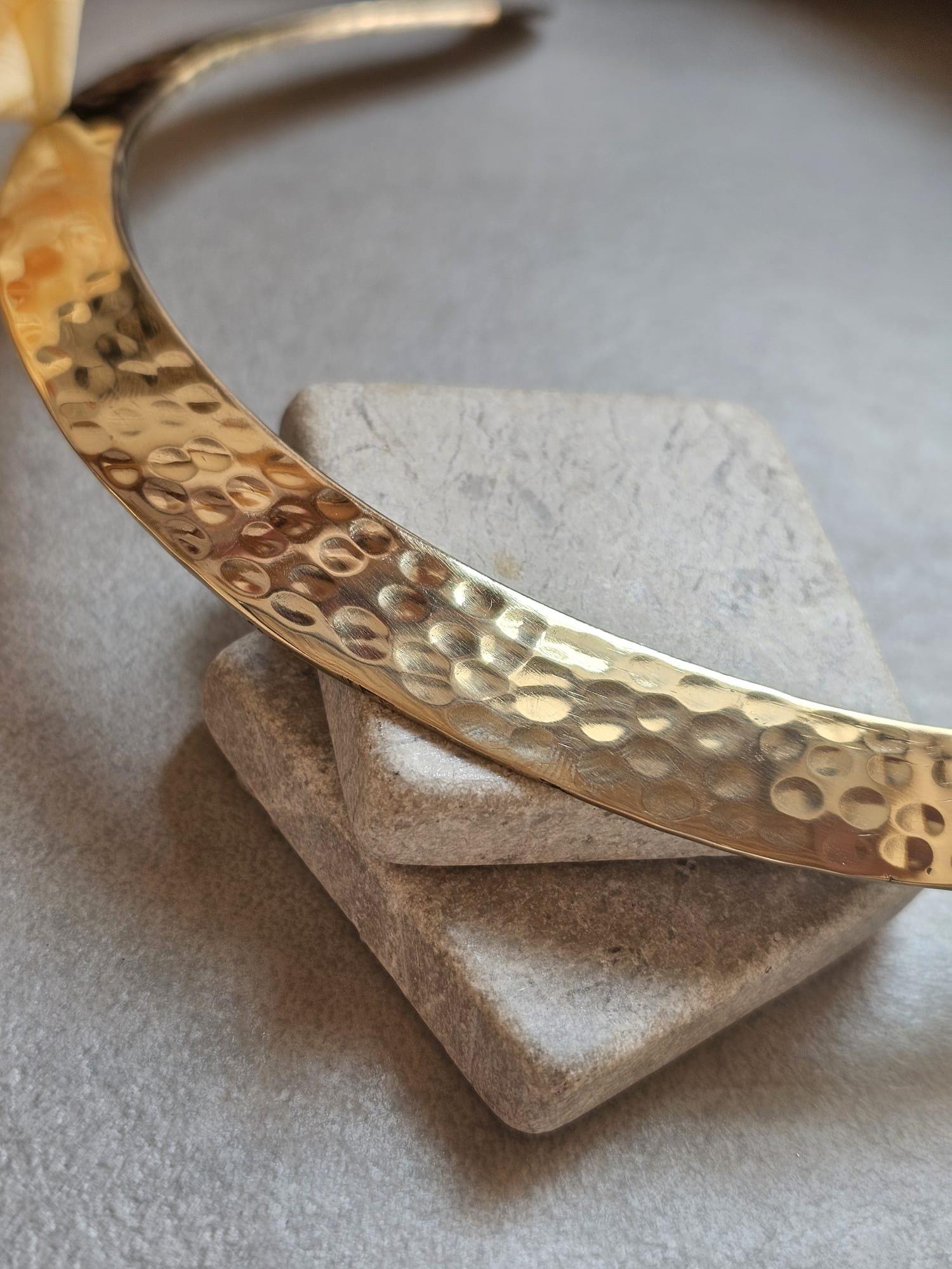 Hammered Brass Effect Choker Necklace | Gold Tone Open Collar | Boho Minimalist Jewellery