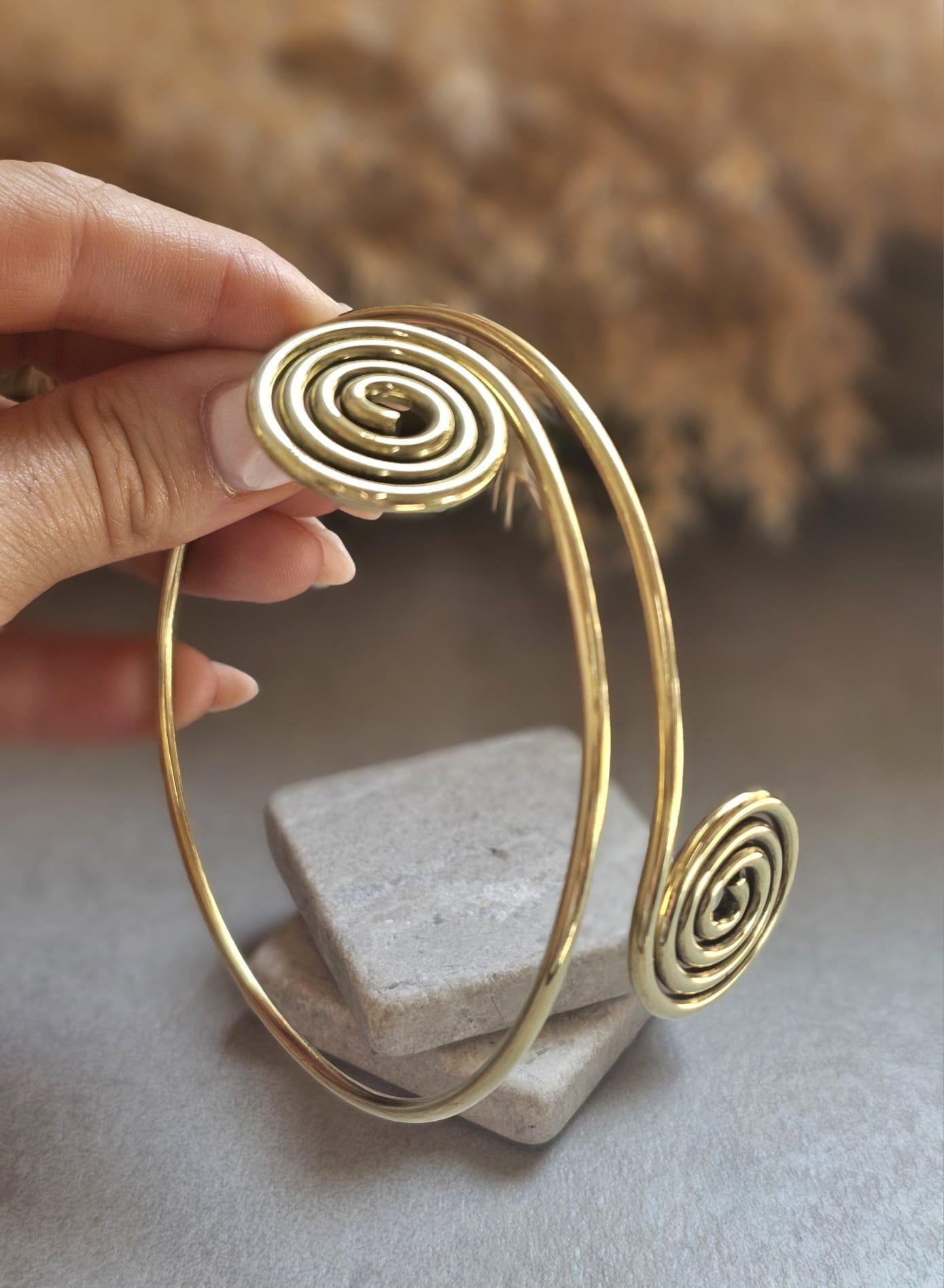 Handmade Raw Brass Upper Arm Bracelet – Spiral Swirl Arm Cuff, Adjustable Boho Arm Band, Festival Jewellery, Brass Armband for Women