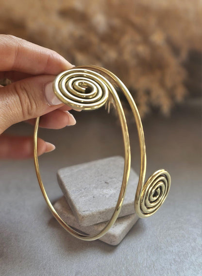 Handmade Raw Brass Upper Arm Bracelet – Spiral Swirl Arm Cuff, Adjustable Boho Arm Band, Festival Jewellery, Brass Armband for Women