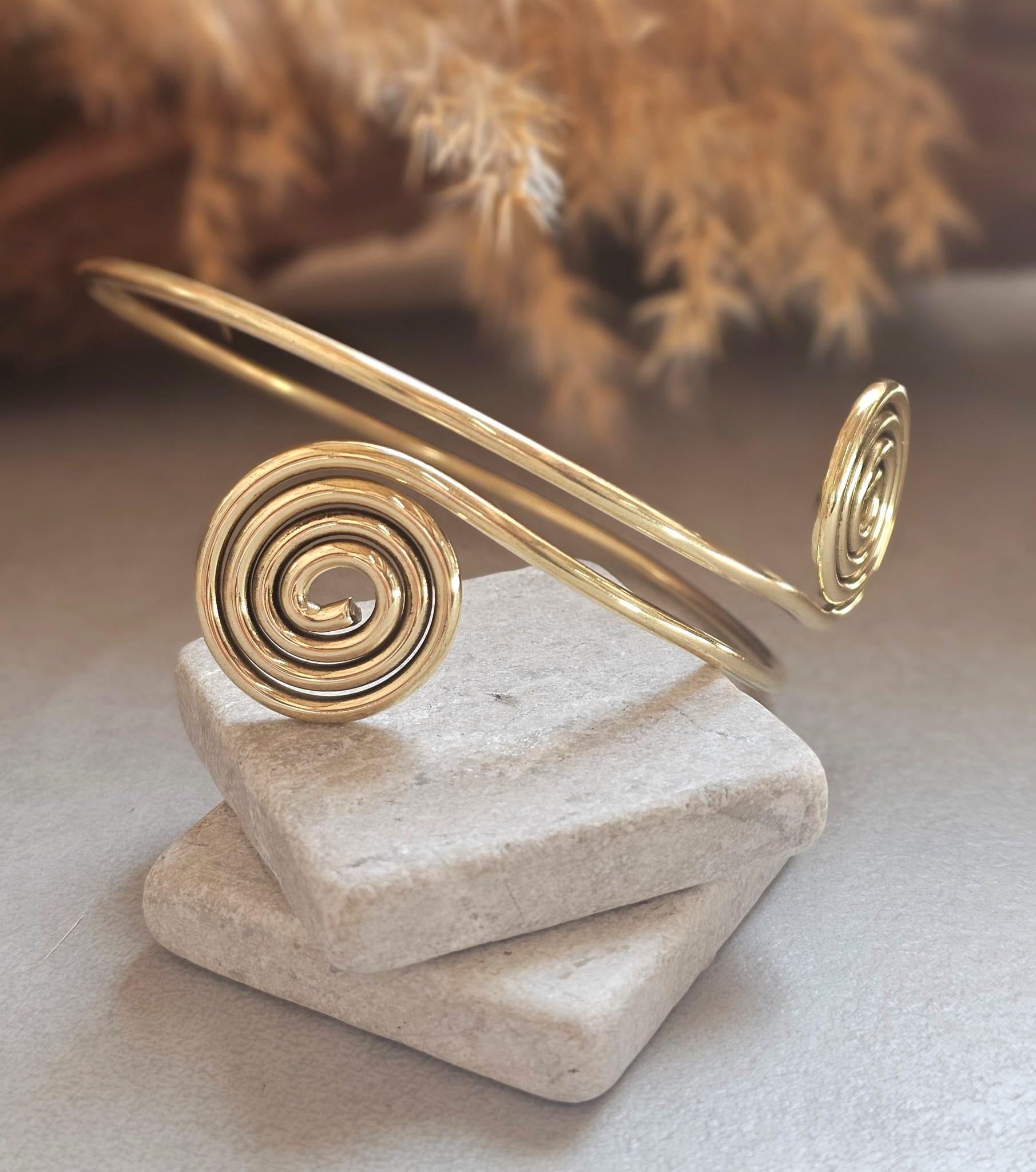 Handmade Raw Brass Upper Arm Bracelet – Spiral Swirl Arm Cuff, Adjustable Boho Arm Band, Festival Jewellery, Brass Armband for Women
