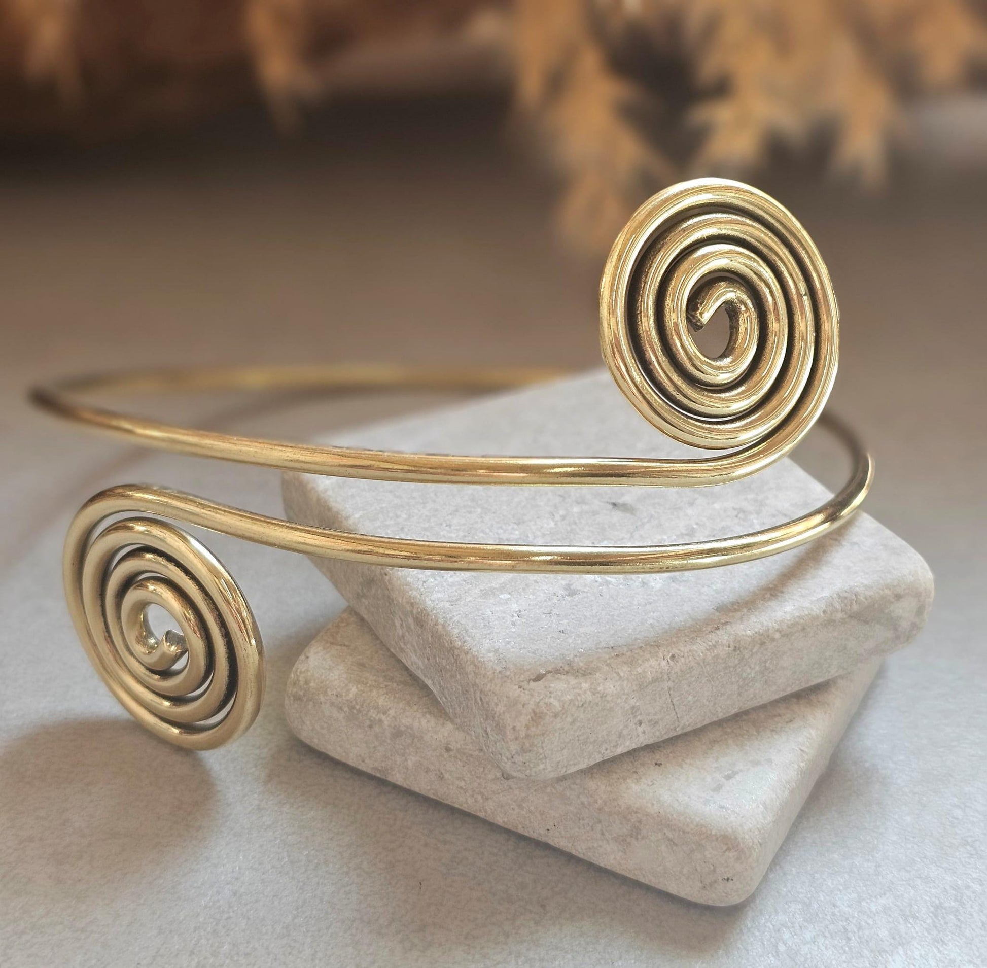 Handmade Raw Brass Upper Arm Bracelet – Spiral Swirl Arm Cuff, Adjustable Boho Arm Band, Festival Jewellery, Brass Armband for Women