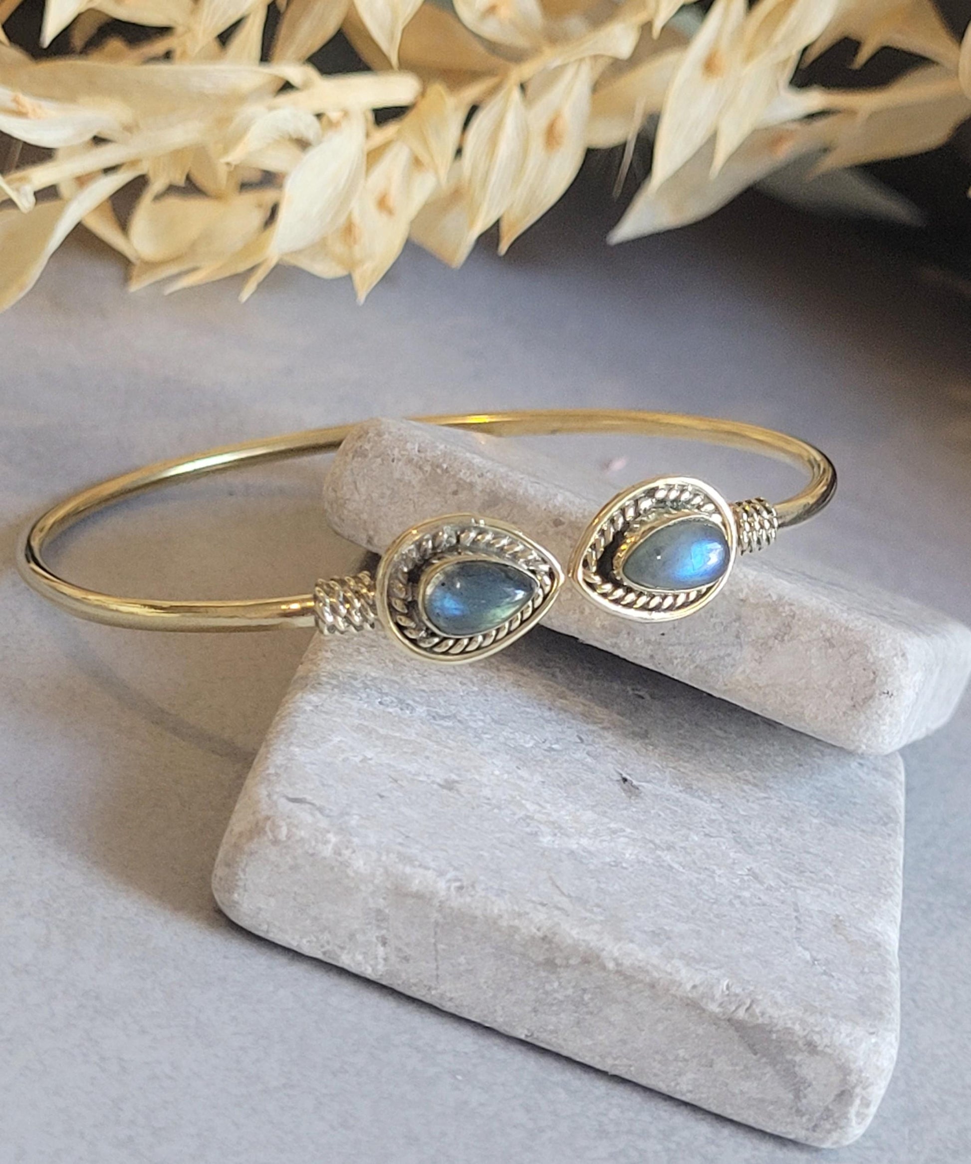 Raw Brass Teardrop Cuff Bracelet, Minimalist Open Bangle, Adjustable Boho Bracelet, Everyday Jewellery, Gift for Her