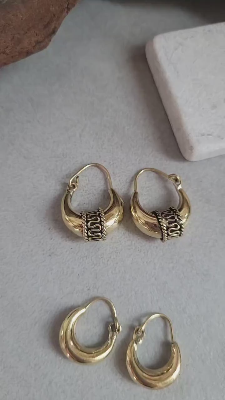 Gold hoop earring set: Simple brass hoops / Large hoops