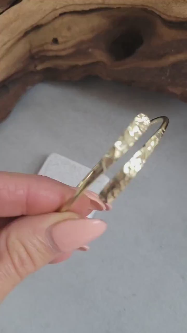 Golden hammered bracelet / Hammered jewellery / Adjustable / Simple bracelet / Minimal / Gift / Mother's day gift