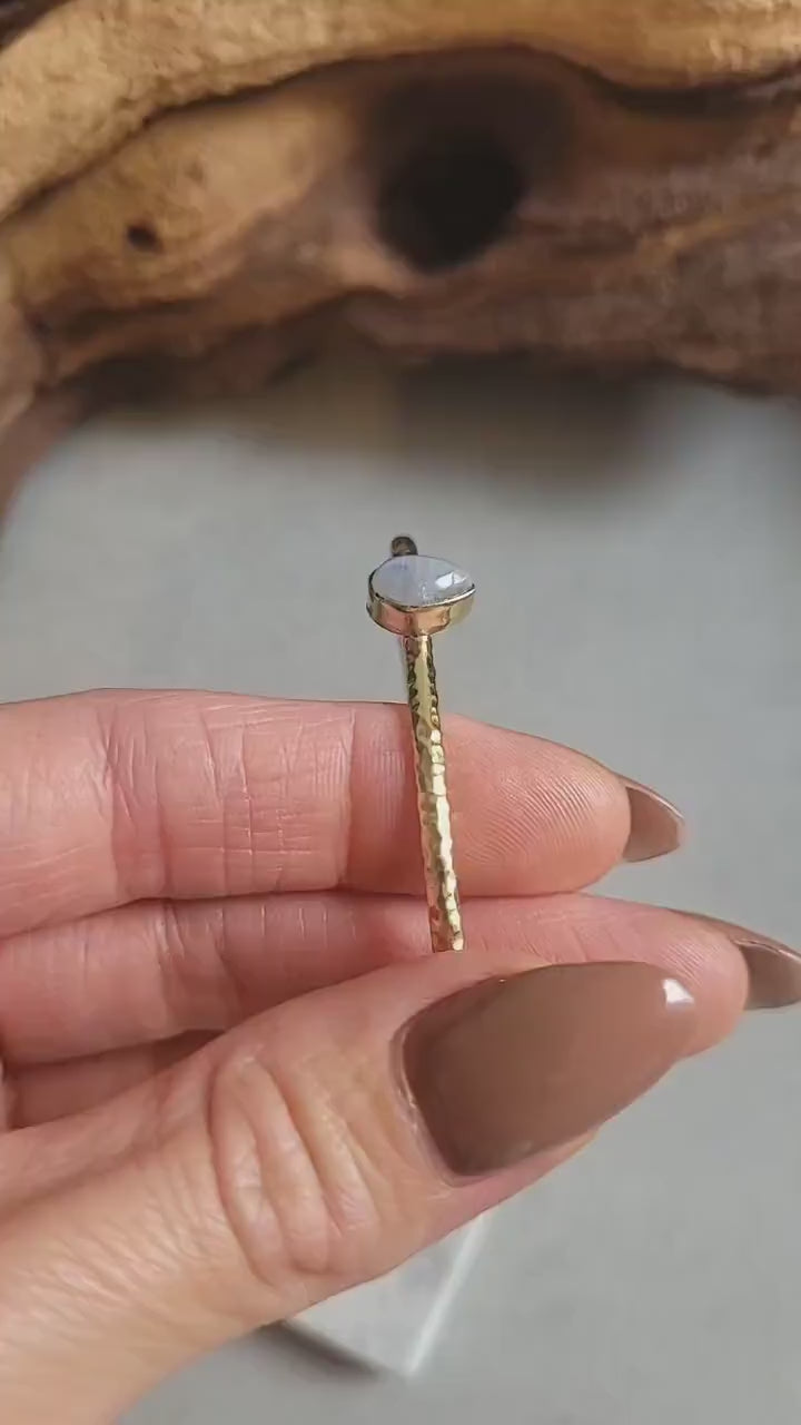 Brass bangle with Moonstone/ Gold bracelet / Bracelet / Golden / Brass / Boho / Minimal / Minimalist / Minimal / Elegant / Stackable