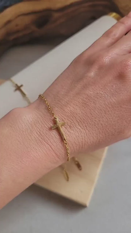 Brass Cross bracelet / Gold / Cross pendant / Layer bracelet / Chain / Gift ideas / Minimal / Minimalist